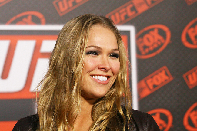 Rousey và những tháng ngày khổ luyện MMA
Khoảnh khắc đẹp về "nữ hoàng bẻ tay"
Nhà vô địch UFC nữ bẻ gãy tay đối thủ trên sàn
UFC 157: "Kiều nữ" lại thắng nhờ bẻ tay
UFC 157: “Kiều nữ” đấu “Nữ binh cơ bắp”
